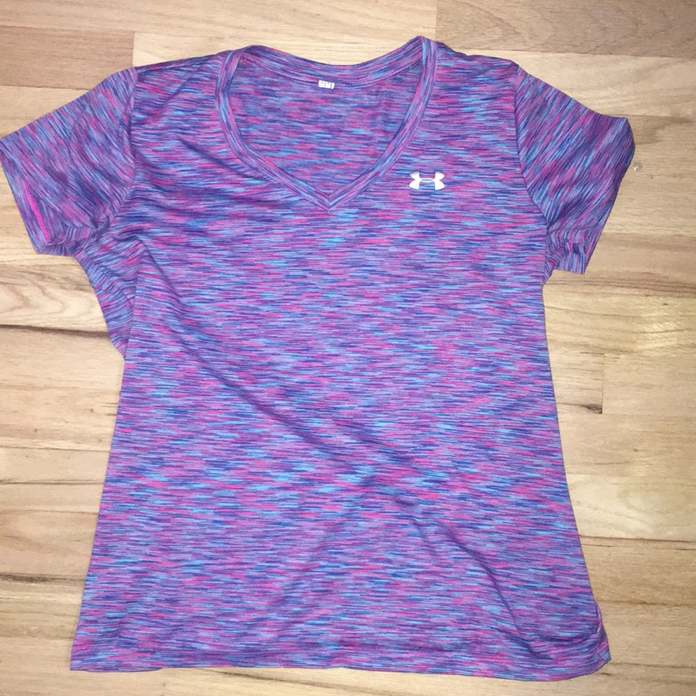 V neck Under armour athletic tee